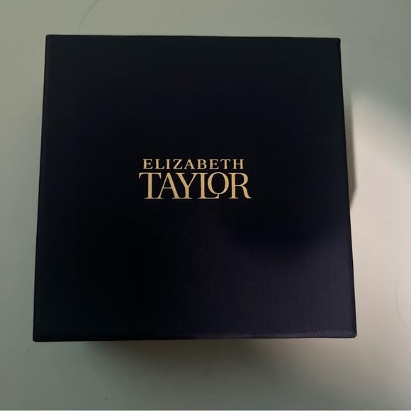 Vintage Elizabeth Taylor 6-Piece Roman Coin Necklace and Bracelet  Set - NIB - Picture 12 of 13